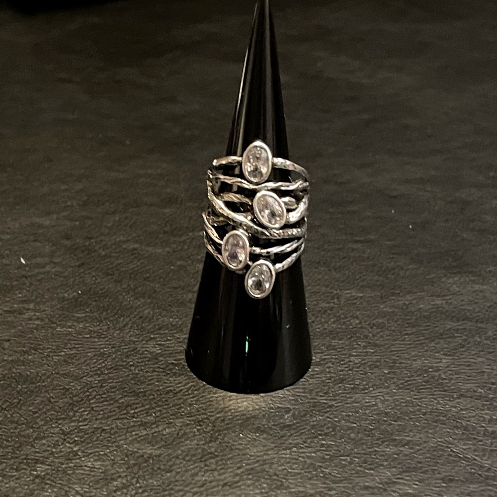 Beautiful sterling silver cz vine ring size 6.75
